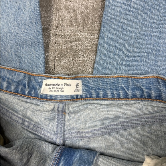 Abercrombie and Fitch The 90s Straight Ultra High Rise Jean Women Size 32/14s - Picture 3 of 7